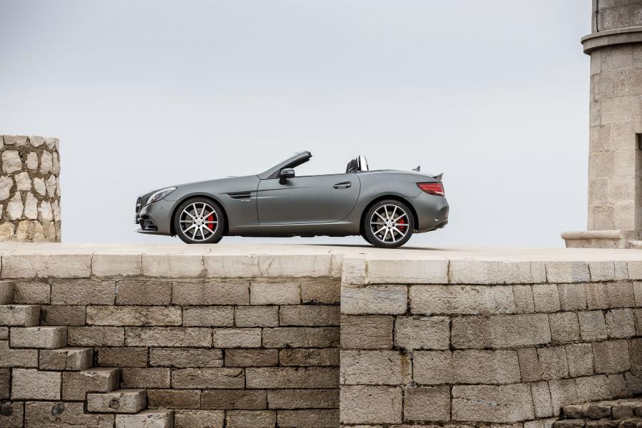  Mercedes-AMG SLC43 2016 года  (фото 26 из 40)
